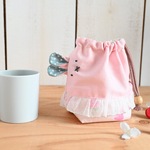 サイズ変更・名入れ可♪うさちゃんコップ入れ巾着♡いちご柄×ガーゼ