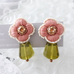【OUTLET品　半額】刺繍のお花のイヤリング＊ピンク