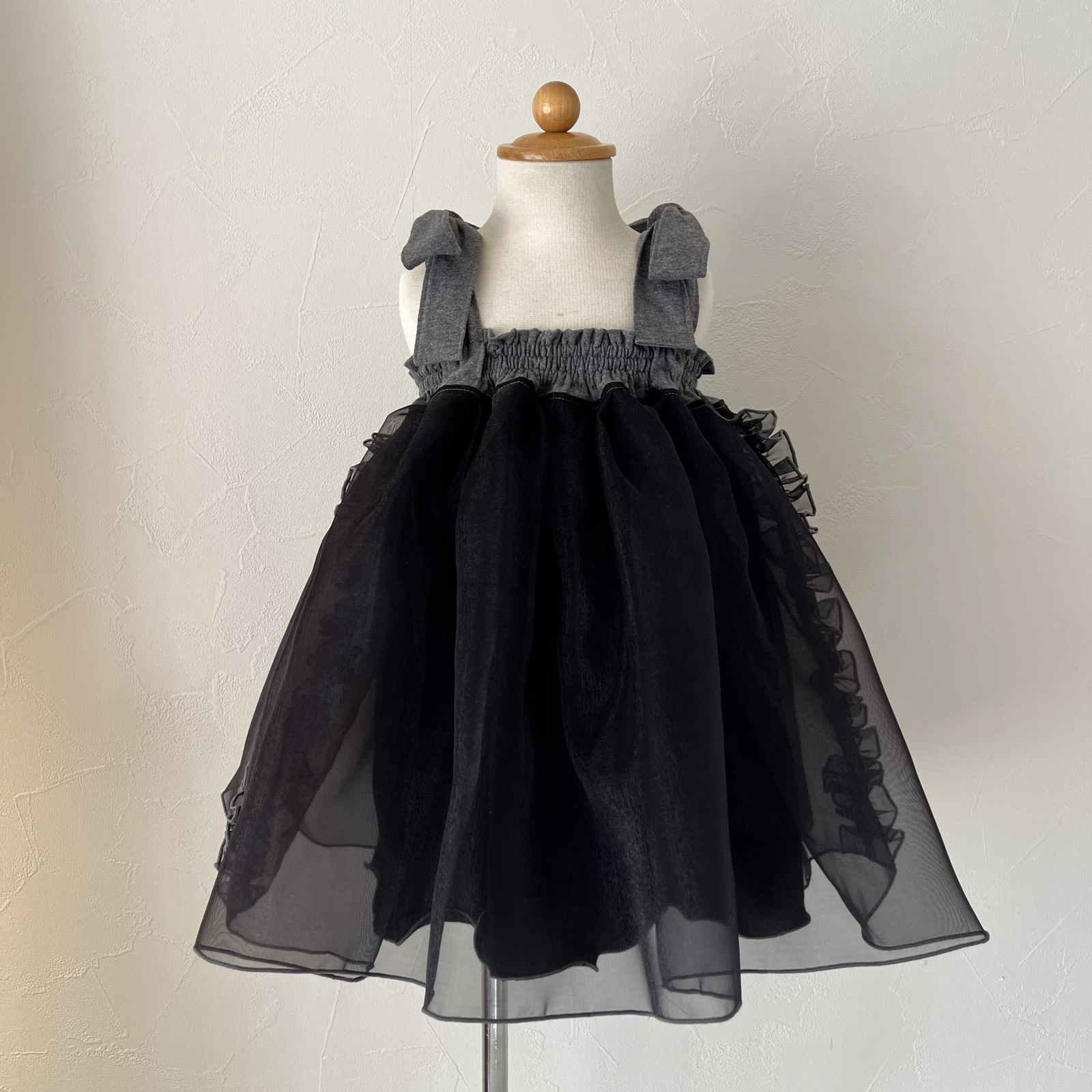 ドレス / フリルオーガンジードレス / セレモニードレス / ベビードレス / キッズドレス / ハーフバースデー / 結婚式 / 初節句 / お色 ブラック×グレー