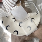 moon round bib 