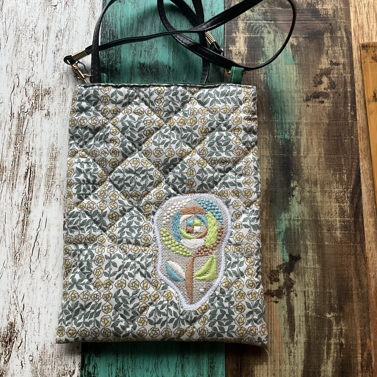 テディベア◆ハンドメイドパッチワーク◆ポシェット付 型紙付き）パッチワークテディベア Vol.4【テディベア教室（中級