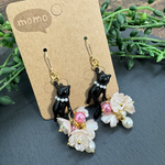 可愛い！黒猫ちゃん×フラワーの大ぶりピアス・イヤリング♡(桜)