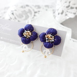【OUTLET品　半額】刺繍のお花のイヤリング＊ネイビー