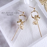 No.5837　アイボリーミニフラワーメタルゆらゆらスティックピアス/イヤリング