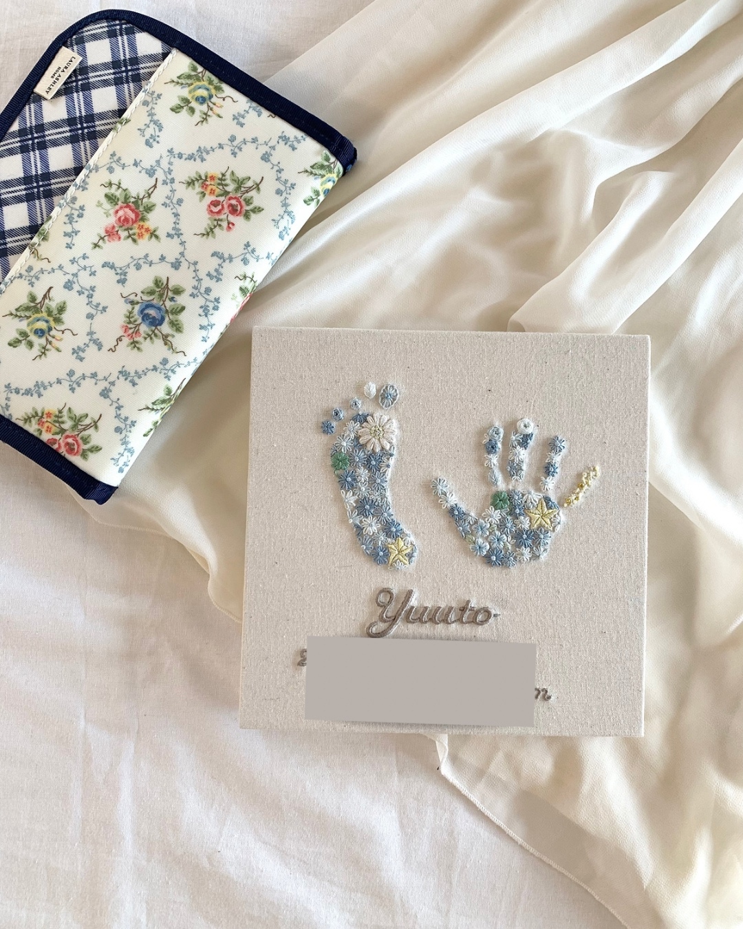 足形刺繍　手形刺繍　バースデーボード　くすみブルー　足形アート　命名書