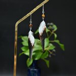 粘土の羽根飾り＿イヌワシ＿ピアス/イヤリング＿中　フックピアス　チタンピアス　樹脂ピアス　14kgfピアス　イヤリング　樹脂イヤリング　羽　羽根　フェザー　翼　鳥　野鳥　猛禽類　インコ