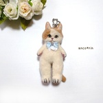 【新作】 羊毛フェルト 猫 茶白猫のキーホルダー