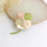 四つ葉のクローバーブローチ　刺繍　aicco