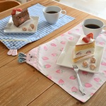 名入れ可！うさちゃん　リバーシブルランチョンマット（いちご柄×ストライプ）40cm×30cm ランチマット