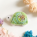 ビーズ刺繍【抹茶あずきカメさん】ビーズブローチ