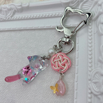 【 にゃ 】桜にゃんことミニ梅結びのキーホルダー（モルガナイト）