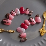 短納期【スイーツネイルチップ】*ストロベリーチョコレートネイル*　ショートオーバル