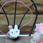 ☆ドール　鞄　うさぎポシェット　🐇　ホワイト　白　☆ 　プチブライス　ミディブライス　オビツ１１ 1/6ドール　☆牛ヌメ革　ミニチュア