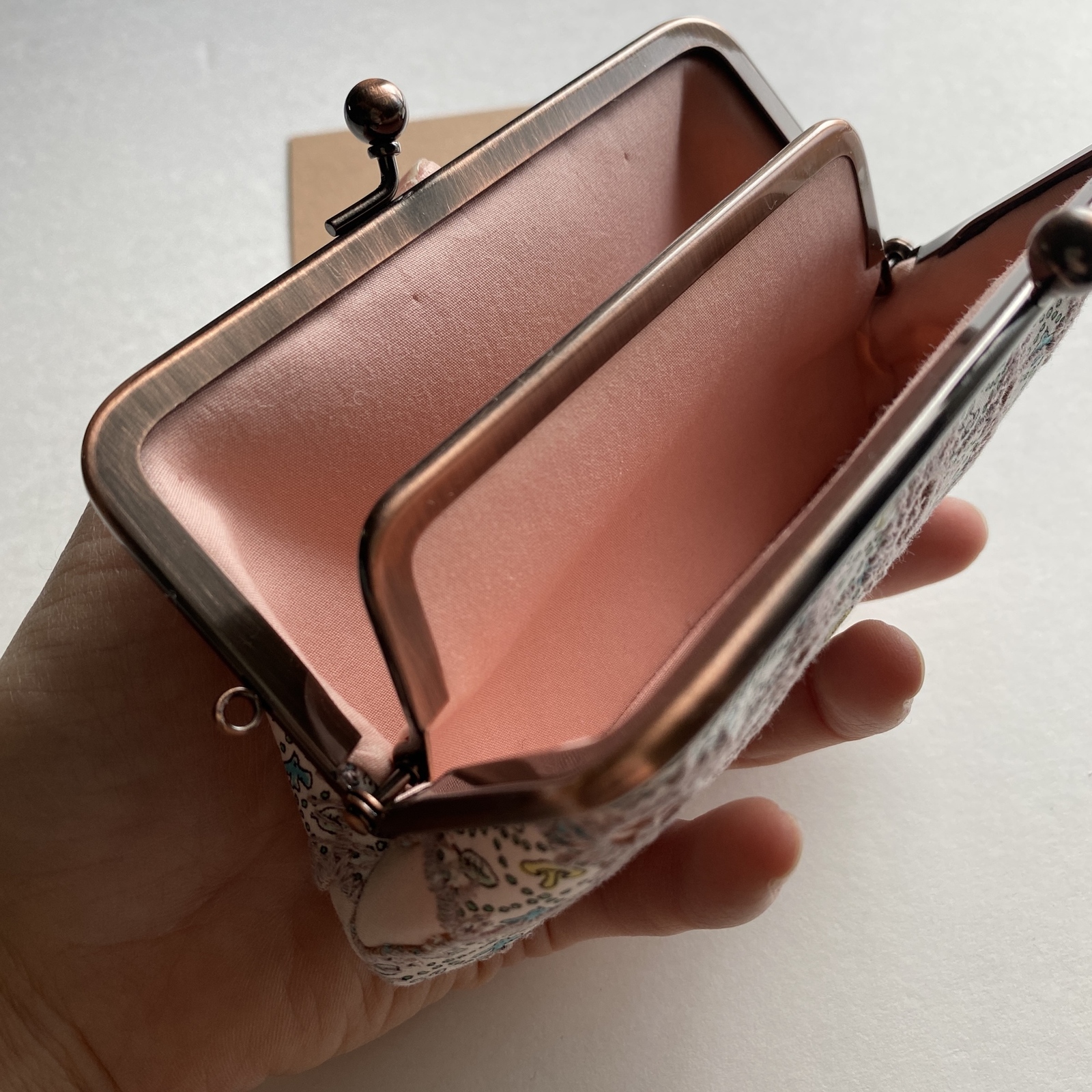 仕切りがま口> forest wave × anemone ピンク✨ミナペルホネンの生地を