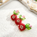 お花刺繍のパッチンピン(茜色)