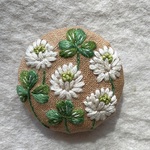 リネンと刺繍の白詰草のブローチorヘアゴム　2