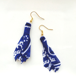 バンダナタッセルのピアス