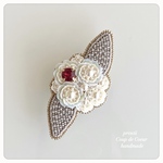 White Flower & grey leaf 〜Coup de Coeur〜ビーズ刺繍ブローチ