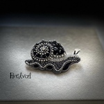 ビーズ刺繍のブローチ　-カタツムリ- snail