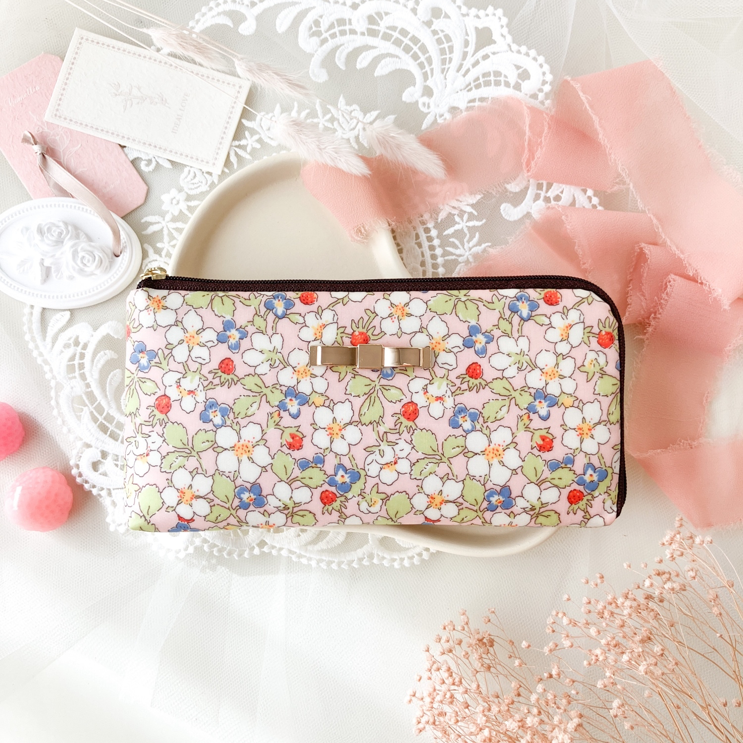 リバティプリント　ハンドメイド　カチコチ長財布　ミシェル スリムなフリル長財布：リバティプリント ひまわりの柄 ブルー