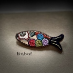 ビーズ刺繍のブローチ　-カラフルフィッシュ-fish