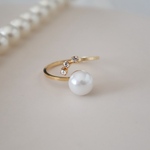 揺れるストーン×パールリング【シンプル 上品 フリーサイズ 】