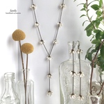 【1点物】シロツメ草。淡水パール揺れるネックレス＆ピアス・イヤリングセット　チェコビーズのアクセサリー