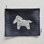 メッシュポーチ　　お馬　Ｍ　18.4×15　濃紺　リバティ　ラミネート　
