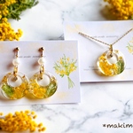人気♡揺れるミモザの春色ピアス、イヤリング、ノンホールピアス、サージカルステンレスピアス✨レジン作品✨イヤリング