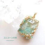 水晶×コーラルアゲートのタブレットストーンペンダント（ワイヤージュエリー☆ワイヤーアクセサリー☆ワイヤーラッピング天然石ネックレス☆KuthumistyleⓇ☆クツミスタイル）