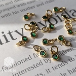 【4pcs】キュービックジルコニア 一粒チャーム 高品質  エメラルドグリーン ゴールド