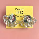 パールのビーズフリルピアス　ミニ　ビーズ刺繍アクセサリー＜ミニクラゲ＞