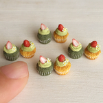 ドールハウス☆ミニチュア☆いちごと抹茶のカップケーキ☆