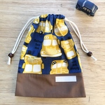 巾着袋(おやつ袋)25×20cmイエロー&ブルー 【スクールバス柄】 ★KY.36 くるま　男の子  車　school bus｜通園通学用のかわいい巾着袋や入園オーダーHoshizora☆ほしぞら