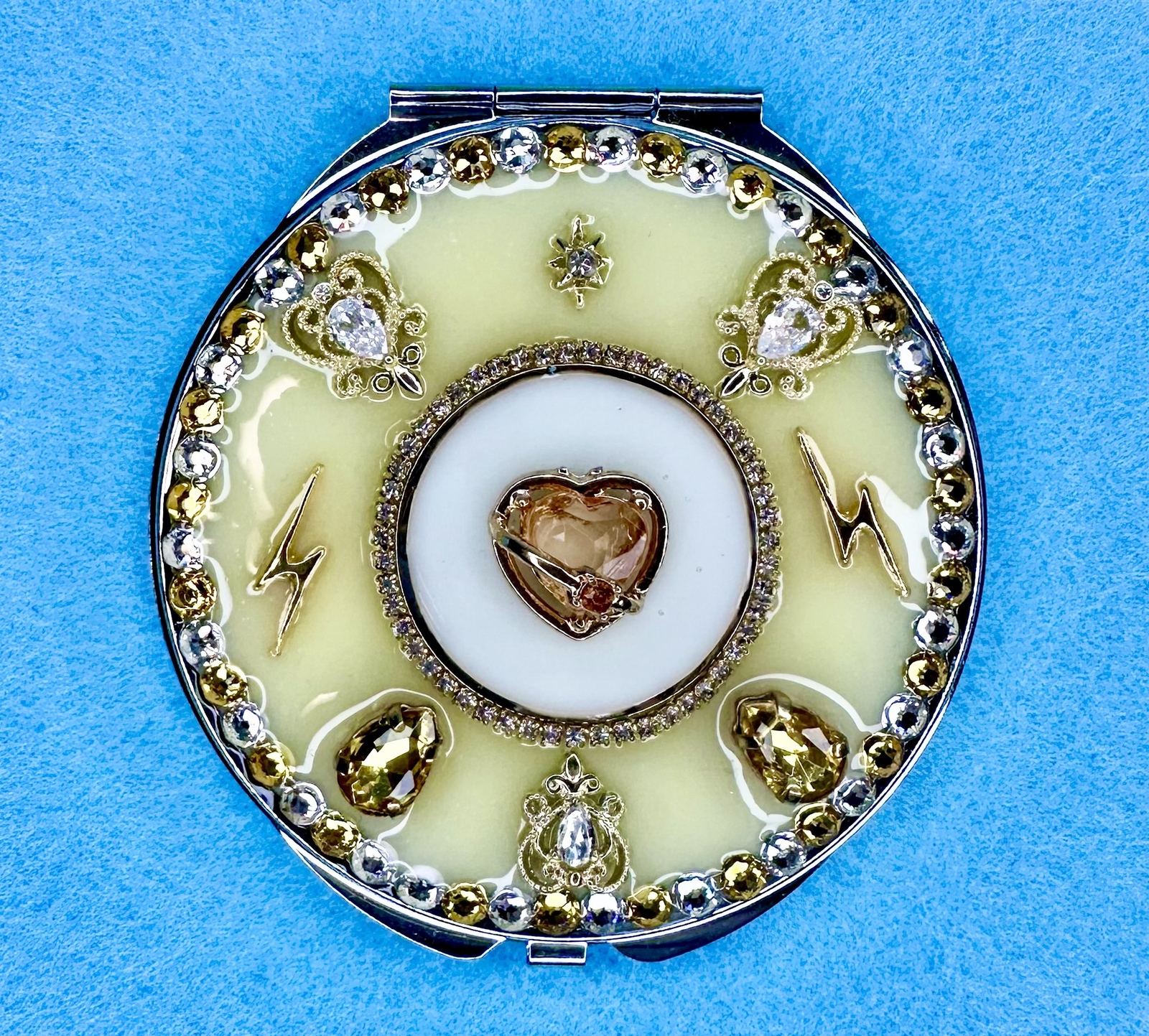 魔法少女のコンパクトミラー イエロー 魔法少女のコンパクトミラー ハンドメイド 黄色 - メルカリ