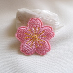 桜の刺繍ブローチ