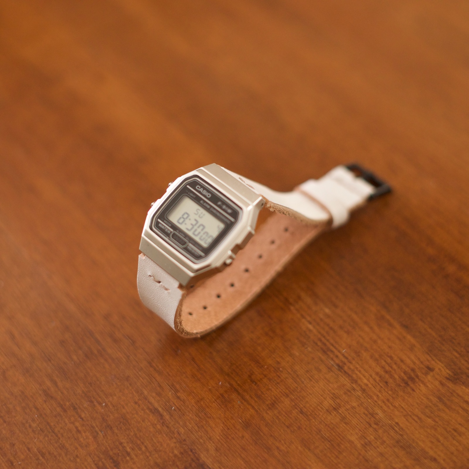 チープカシオ チプカシ 本革ヌメ革ベルト casio ホワイトが