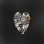 Antique Silver Beads Reunion　ビンテージボタンつき   ナローなハートのビーズ刺繍ブローチ