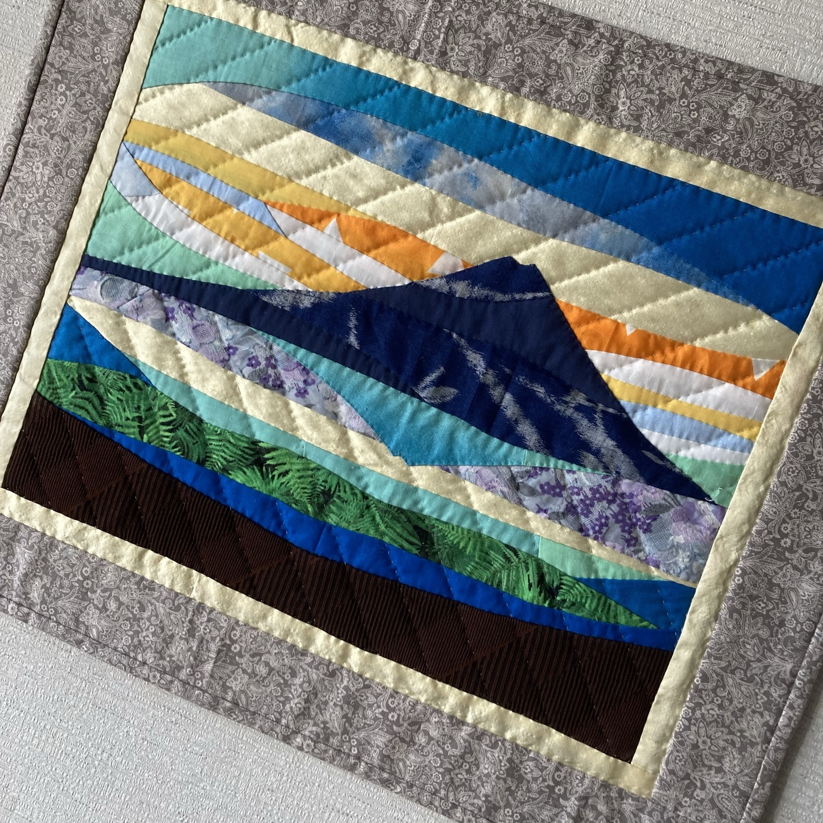 ハンドメイドパッチワークキルトのブルーのタペストリー ハンドメイドパッチワークキルトのブルーのタペストリー