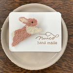 もこもこうさぎのブローチ(ピンク系)