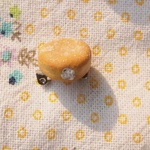 エンゼルクリームのブローチ
