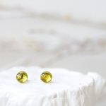 小さなひとつぶ天然石―ペリドット― ピアス イヤリング 金属アレルギー対応 サージカルステンレス 秋