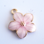 【6個】ピンクのお花のチャーム ꕤ*.ﾟ 桜 ꕤ*.ﾟ ゴールド
