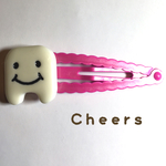 再販 歯のニコちゃんパッチン留め ピンク