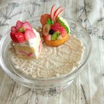 苺のショートケーキとタルトレットのアクセトレイ