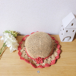 ピンクのお花の麦わら帽子