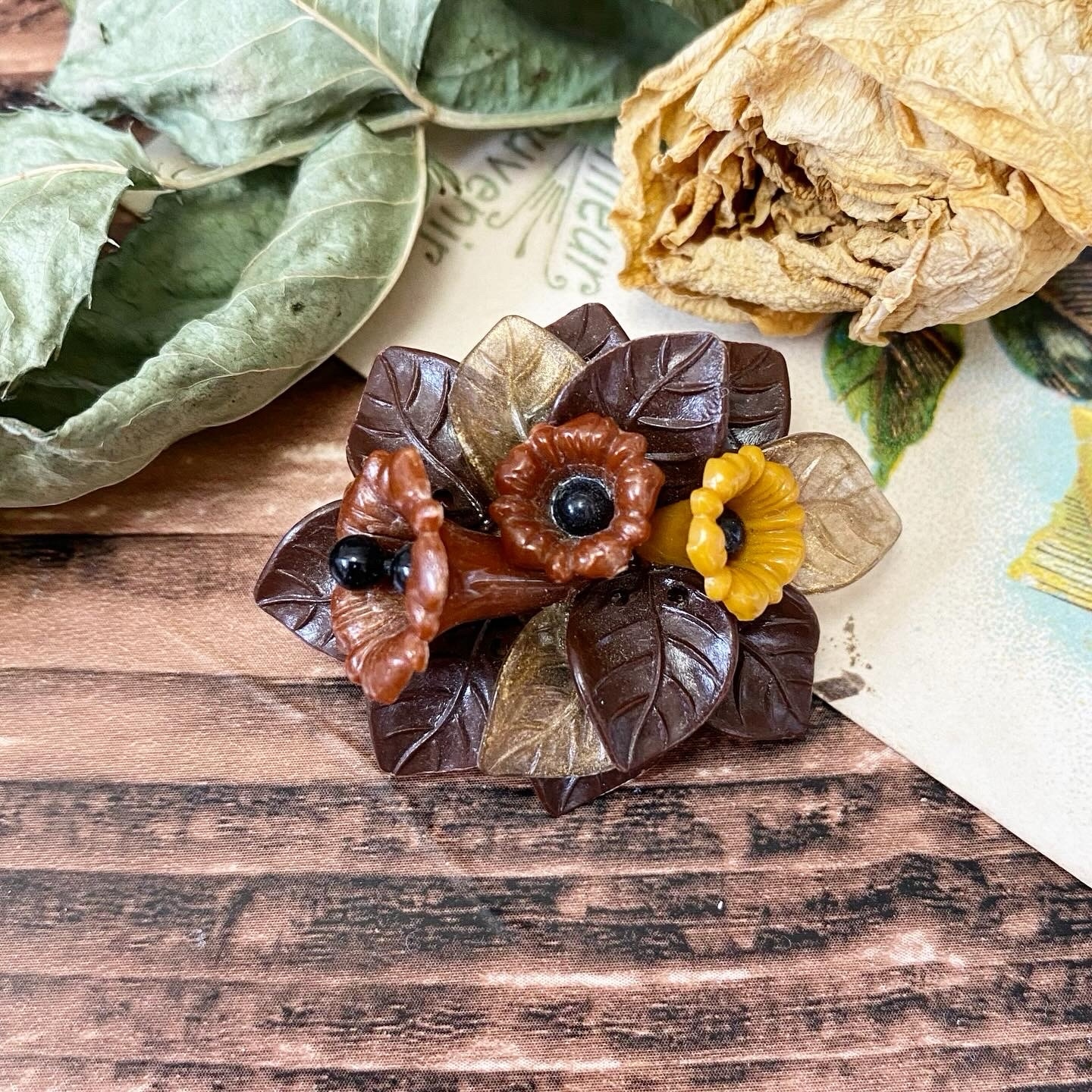 西ドイツヴィンテージ 1950s 希少 ブローチ 植物モチーフ 硝子装飾 D92 西ドイツヴィンテージ 1950s 希少 ブローチ 植物モチーフ 硝子