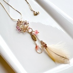 🌸🪶チェリーピンクのリースのロングネックレス