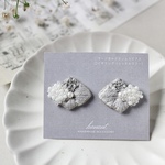 紫陽花のビーズ刺繍ピアス・イヤリング・ノンホール（ホワイトグレー）花/アジサイ/夏