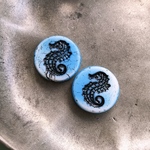 【1コずつ販売】JIRI＊IVANA#czech beads#チェコビーズ　seahorse タツノオトシゴ 21㍉　irregular blue/black 